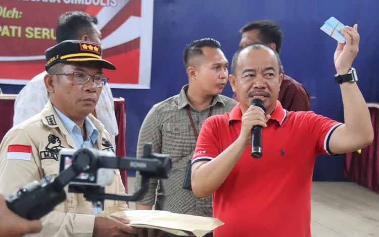 Kunjungi Tumbang Manjul, Bupati Sosialisaikan Layanan Pengobatan Gratis