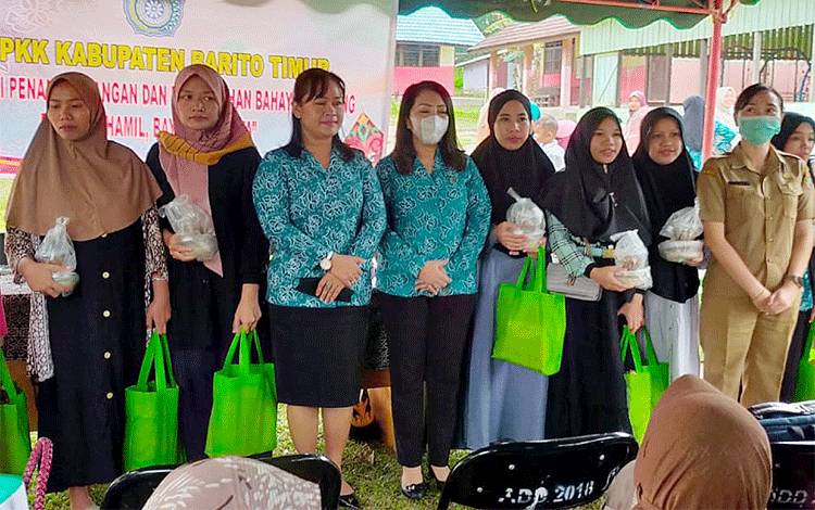 TP-PKK Barito Timur Sosialisasi Pencegahan dan Penanggulangan Stunting di Desa Kandris
