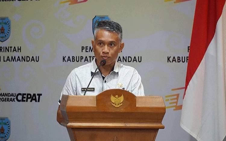 Sekda Kabupaten Lamandau Muhamad Irwansyah saat memberikan sambutan pada acara rapat koordinasi pengendalian (Rakordal). (FOTO : HENDI NURFALAH)