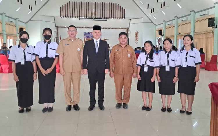 Begini Pesan Bupati Gunung Mas kepada Siswa Magang ?