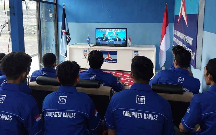 Pengurus dan Kader DPC Demokrat Kapuas Nobar Dialog Gagasan Anies-AHY