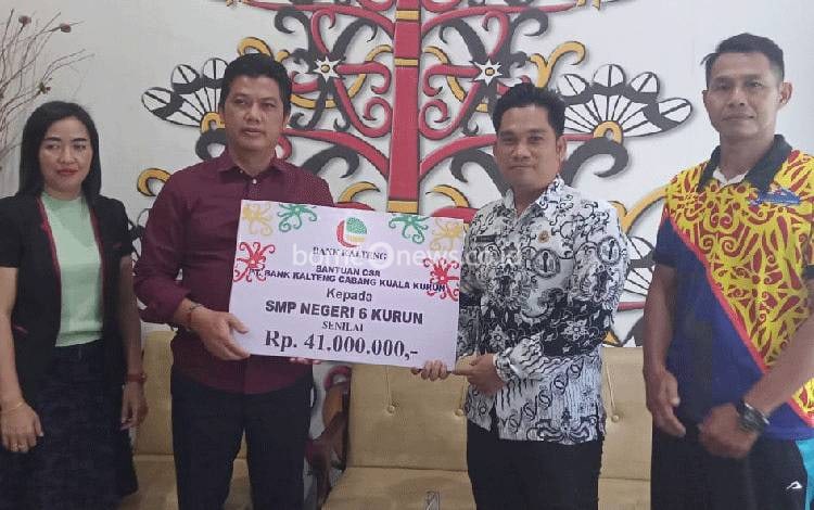 Perbankan di Kuala Kurun Salurkan CSR ke SMPN 6