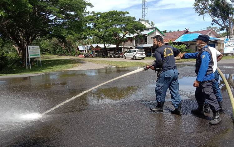 Personel Damkar Seruyan Rutin Gelar Latihan Fisik
