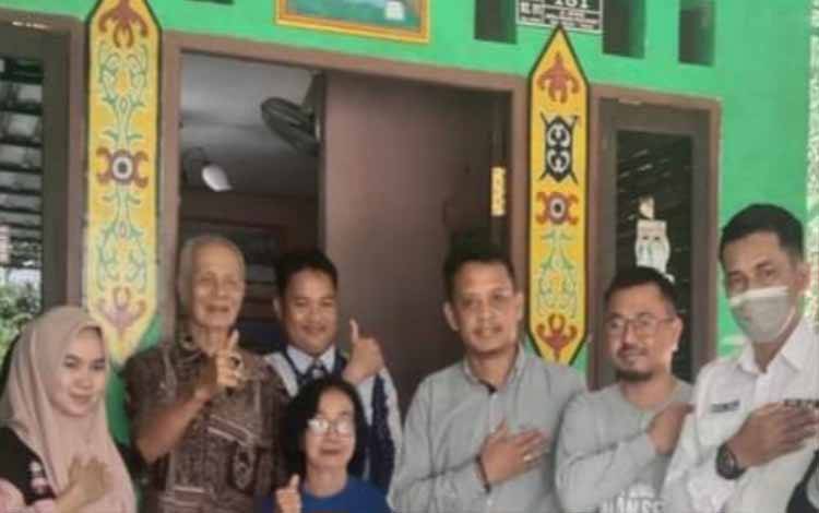 Pantarlih Lakukan Coklit di Kediaman Tokoh Adat Kapuas