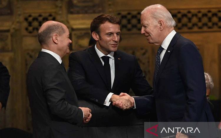Biden, Scholz Berjanji terus Sanksi Rusia atas Perang di Ukraina