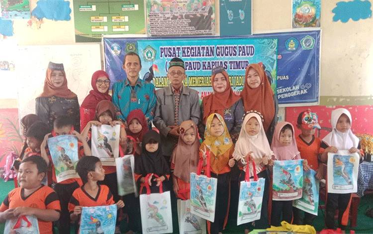 Dewan Pendidikan Apresiasi PKG PAUD Kecamatan Kapuas Adakan Lomba Kreasi Mewarnai