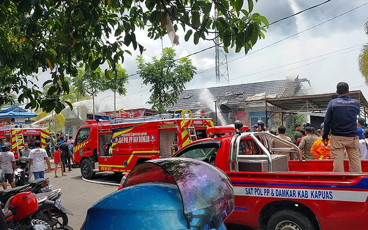Kebakaran Gegerkan Warga Jalan Jenderal Sudirman Kapuas