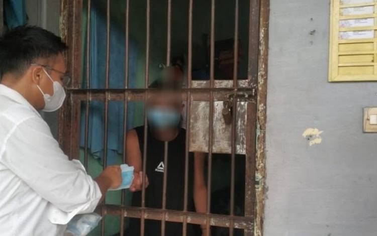 Tim Klinik Barigas Rutan Kuala Kapuas Bagikan Masker kepada WBP?