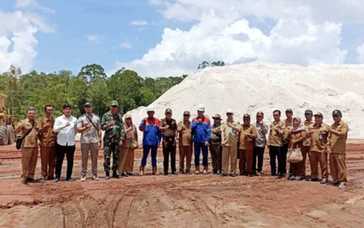 Tim Gabungan Pemkab Kobar Gelar Sidak Pastikan Izin Operasional Perusahaan Tambang di Kumai