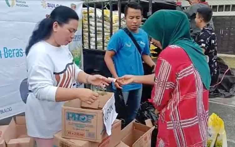 Kegiatan SPHP di Pasar Tani Dinas Pertanian dan Ketahanan Pangan Kabupaten Barito Timur. (FOTO: BOLE MALO)