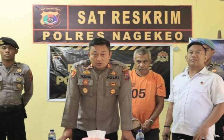 Kapolres Nagekeo AKBP Yudha Pranata saat menyampaikan rilis kasus penipuan oleh oknum anggota polisi di wilayah hukumnya. ANTARA/HO-Polres Nagekeo