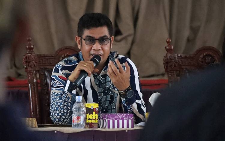 Kepala Diskominfosantik Provinsi Kalteng Agus Siswadi saat Sosialisasi KIM bersama Diskominfo Kabupaten Kapuas di Aula Kantor Bupati Kapuas. (FOTO: IST)