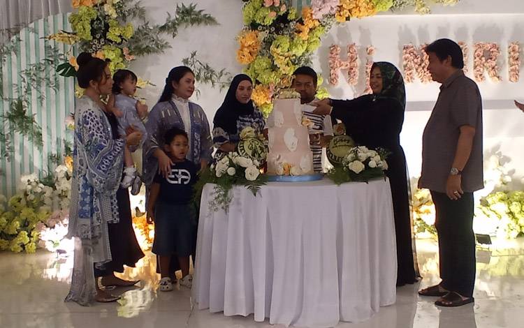 Jajaran Pimpinan dan Karyawan Hadiri Kemeriahan HUT Istri Owner CBI Group