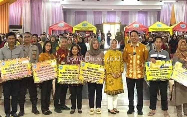 Bupati Lamandau Salurkan Bantuan Peralatan Bagi Pelaku UMKM