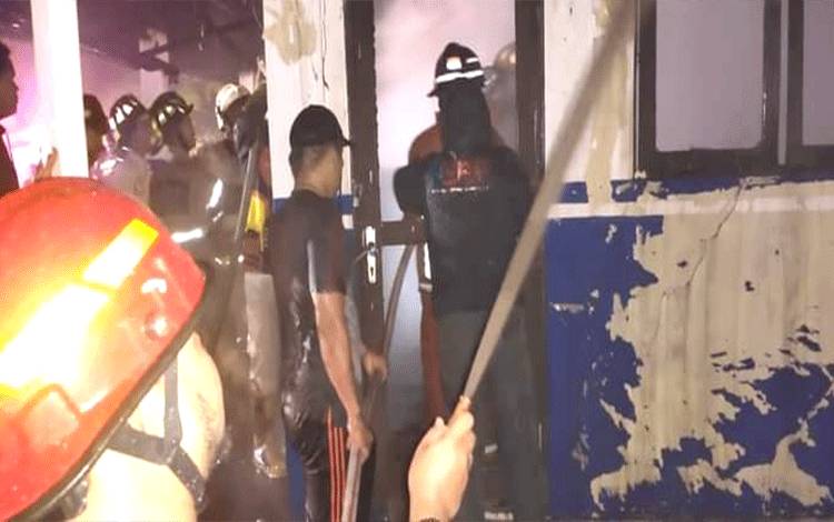 PBM Siswa Dialihkan ke Aula SMAN 5 Palangka Raya Akibat Ruang Kelas Terbakar