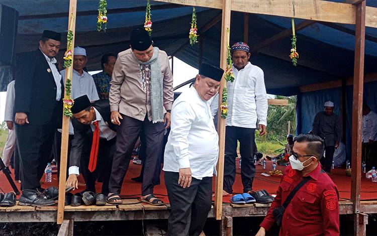 Pemkab Kotim Bantu Rp200 Juta untuk Pembangunan Pondok Pesantren Darul Hijrah 5