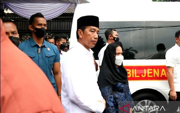 Presiden Jokowi Lepas Keberangkatan Jenazah Koesni Harningsih Moeldoko