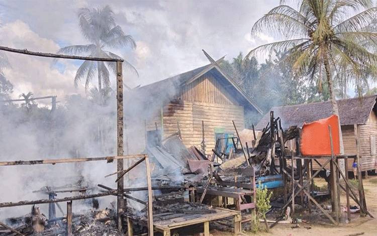 Rumah Warga di Kapuas Hulu Terbakar