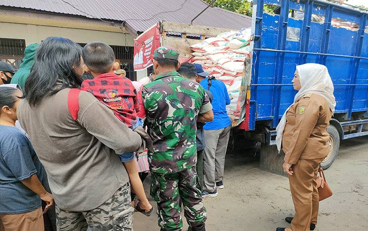 Beras Oprasi Pasar Diantarkan ke Masyarakat