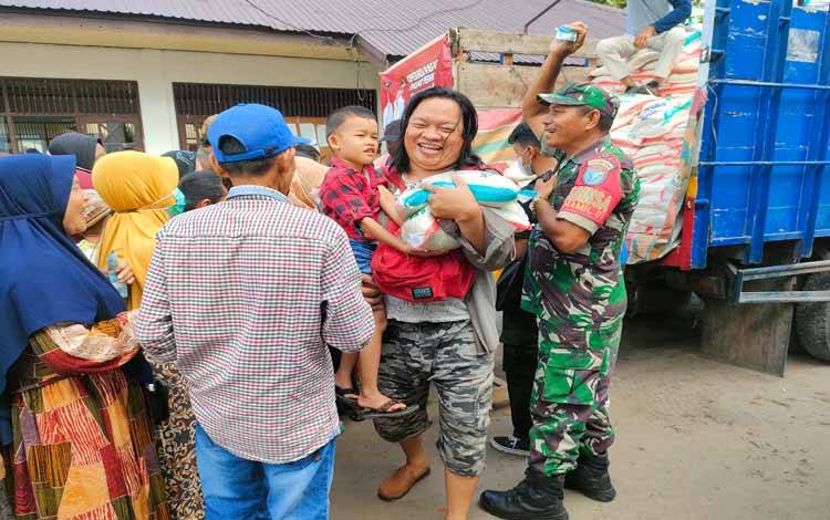 Warga Merasa Terbantu Adanya Operasi Pasar Beras