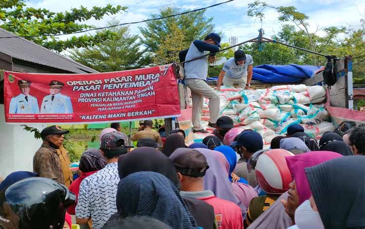 Tekan Inflasi, Dinas Ketahan Pangan Kalteng dan Bulog Kerja Sama Operasi Pasar Murah di Kelurahan Panarung