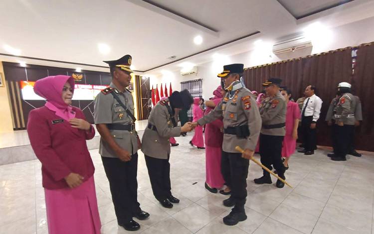 Kapolsek Teweh Tengah dan Kabag Ops Polres Barito Utara Berganti