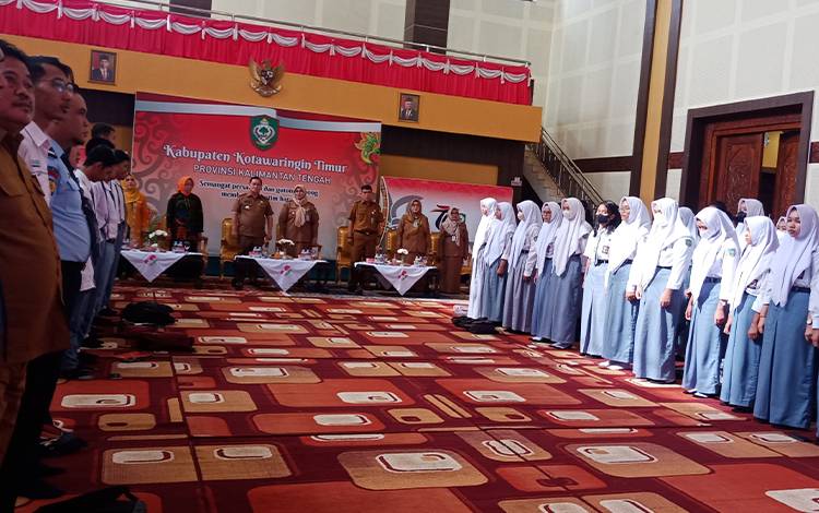 Dialog pencegahan pergaulan bebas pada kalangan remaja yang dihadiri sejumlah pelajar sekolah menengah atas di rumah jabatan Bupati, Senin, 13 Maret 2023. (FOTO: DEWIP)
