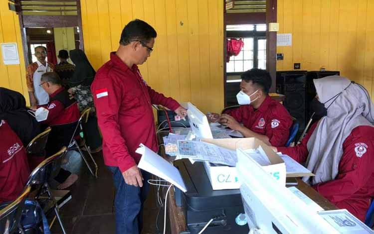 Ratusan Warga Seruyan Hulu dan Suling Tambun Urus Dokumen Kependudukan