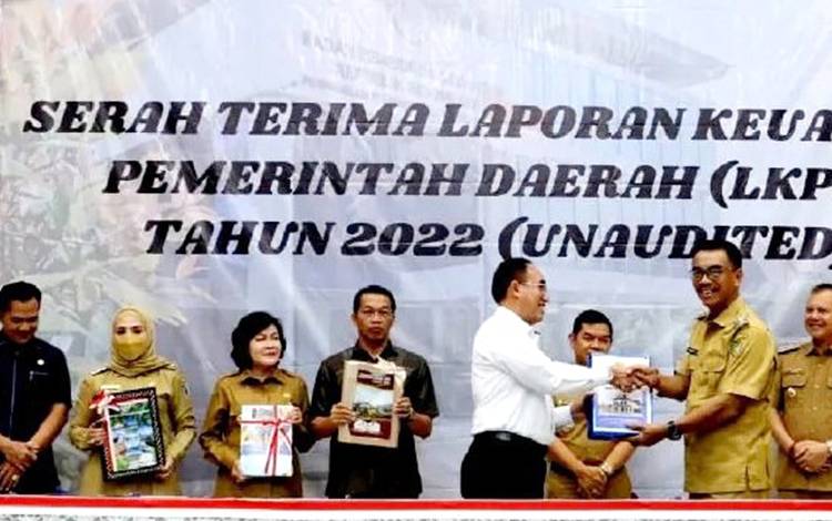 Wakil Bupati Barito Utara Serahkan LKPD Tahun 2022 ke BPK RI Kalteng