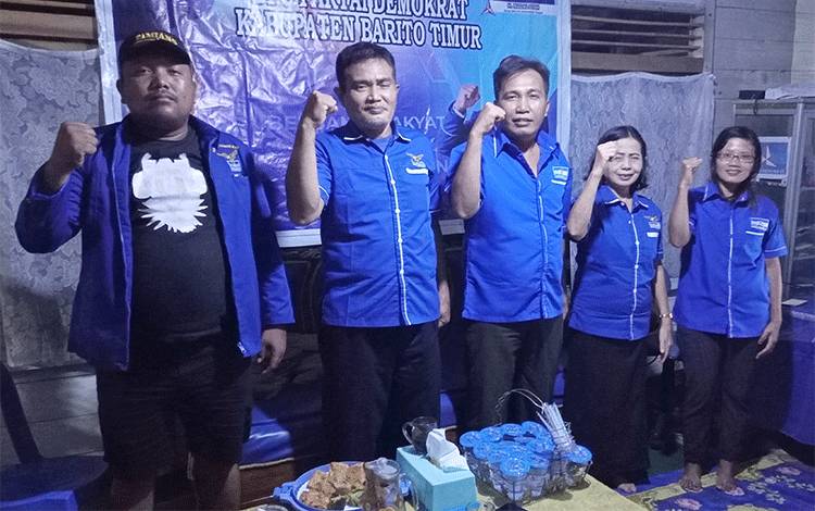 Pengurus DPC Partai Demokrat Barito Timur Nonton Bareng Pidato Politik Ketua Umum
