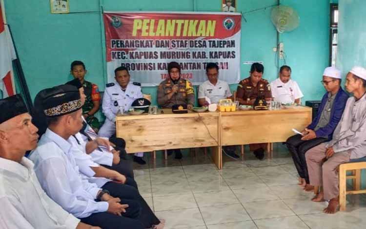 Ini Pesan Kapolsek Kapuas Murung saat Hadiri Pelantikan Perangkat Desa Tajepan