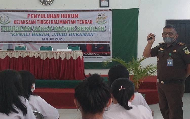 Jaksa Masuk Sekolah, Kenalkan Hukum ke Siswa?