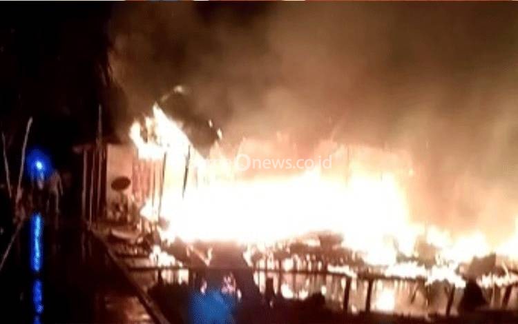 Kebakaran Hanguskan 4 Rumah Warga di Desa Batanjung