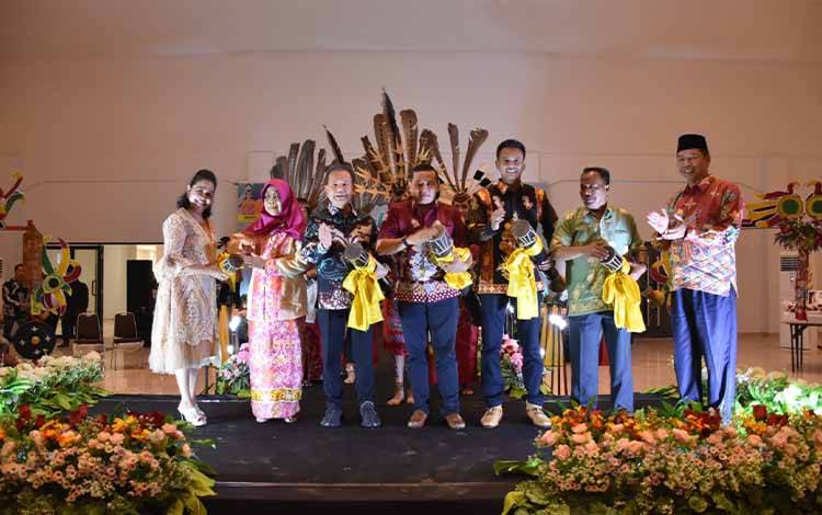Bupati Kapuas Buka Acara Unjuk Bakat Jagau Linga dan Bawi Kameluh