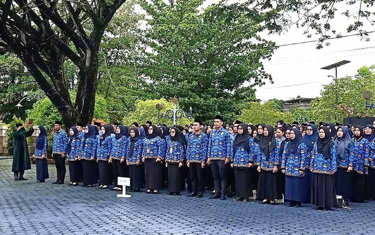 Ratusan PNS Lingkup Pemkab Barito Utara Diambil Sumpah dan Janji