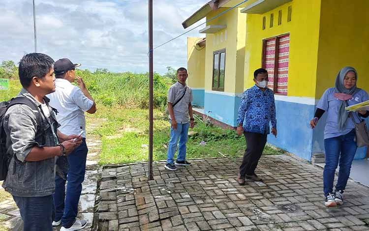 Kegiatan inventarisasi penghuni Perumahan NSD di Kelurahan Selat Utara, Kecamatan Selat, Kapuas, Jumat, 17 Maret 2023. (FOTO: DODI)
