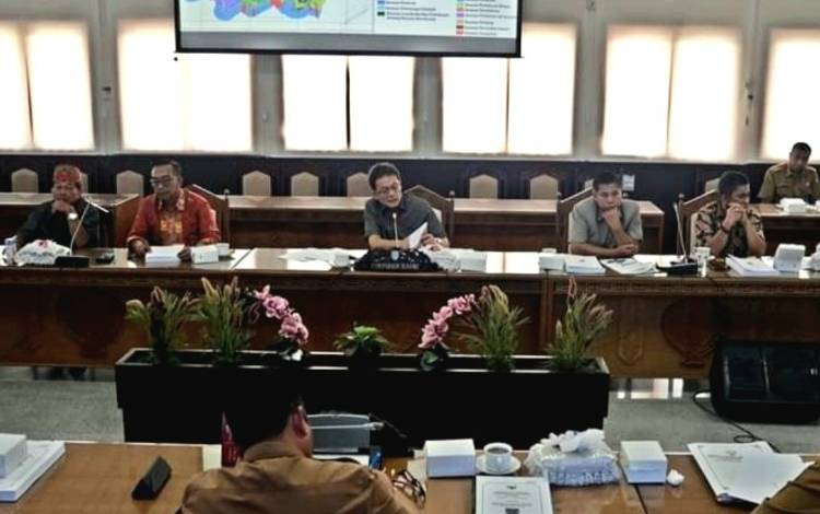 Dewan Kalteng Desak PLN Bangun Jaringan Listrik 2 Desa di Kecamatan Hanau