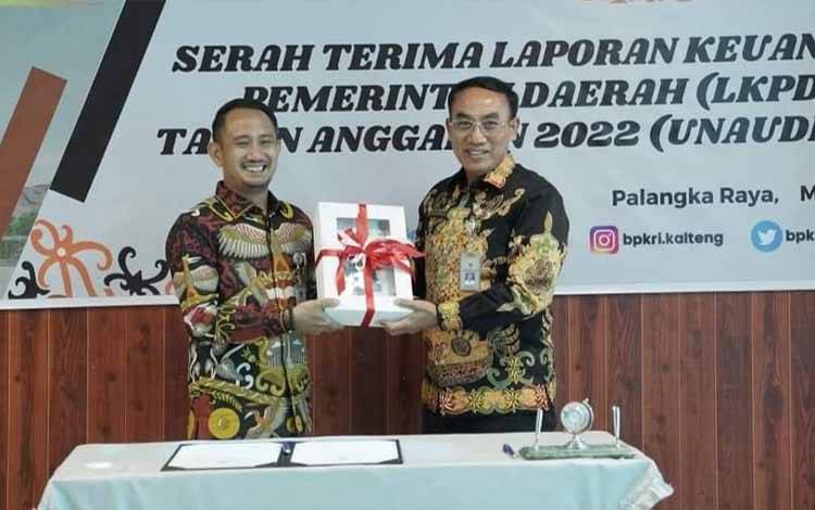Serahkan LKPD 2022, Wali Kota Palangka Raya Minta Bimbingan BPK