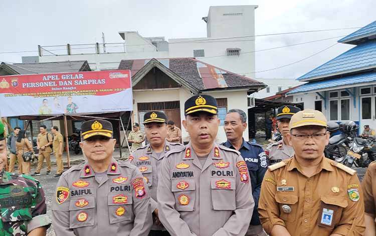 Waka Polresta Palangka Raya AKBP Andiyatna saat diwawancarai awak media (FOTO: PATHUR)