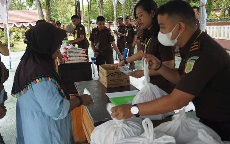 Kejati Kalteng Gelar Pasar Murah Sambut Ramadan