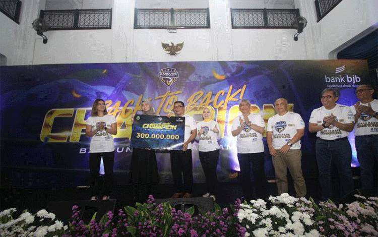 Juara Proliga 2023 Tim Bandung BJB Tandamata Terima "kadeudeuh"