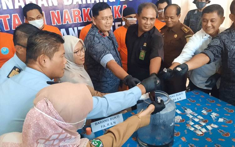 BNNP Kalteng Musnahkan 368 Gram Sabu Dari Dua Jaringan