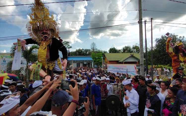 Jelang Nyepi, Umat Hindu di Kapuas Gelar Arak-arakan Ogoh-ogoh