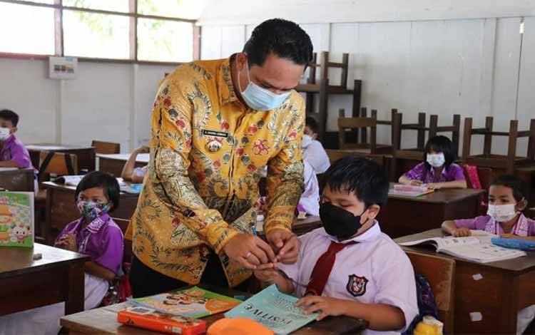 Bupati Lamandau: Fokus Pengembangan SDM dan Ekonomi Melalui Pendidikan