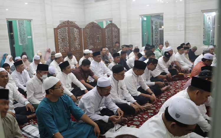 Guru Jaro: Allah Bukakan Pintu Surga pada Malam Pertama Ramadan  ?
