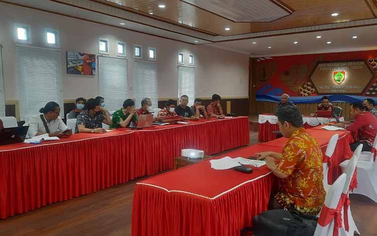 Rapat Koordinasi Sinkronisasi Pembangunan Shrimp Estate di Kalteng di Aula Dislutkan Kalteng. (FOTO: IST)