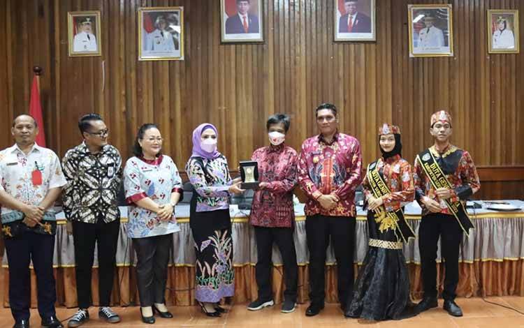 Wakil Bupati Seruyan Terima Kunjungan Direktur Bina Ketahanan Remaja BKKBN  ?