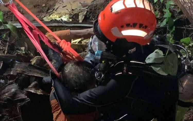 Basarnas Evakuasi Warga Kupang Jatuh dalam Sumur 30 Meter