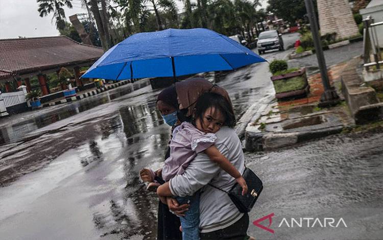 Hujan Ringan Berpeluang Turun di Sejumlah Kota Besar