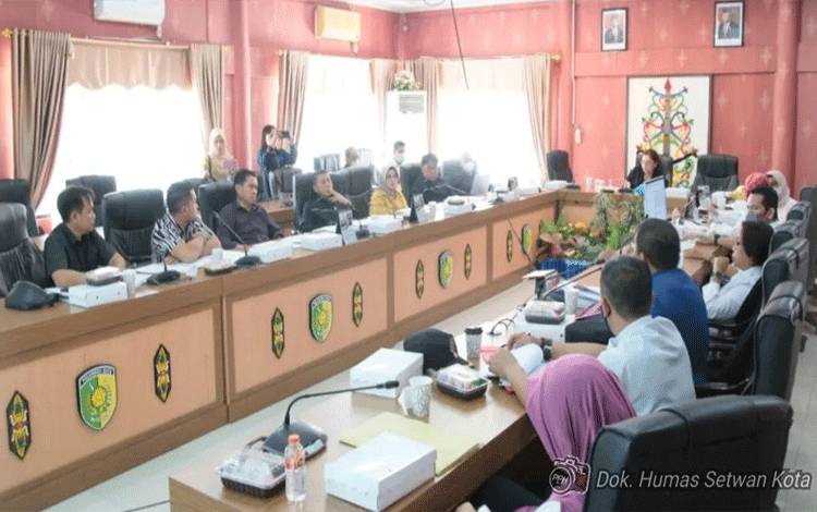 Raperda Pemberdayaan Koperasi dan Usaha Mikro Sedang Dibahas di DPRD Palangka Raya